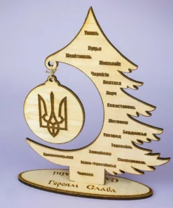 Дерев'яна новорічна ялинка світлого кольору