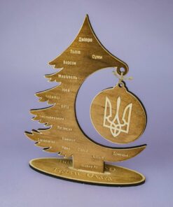 Дерев'яна новорічна ялинка темного кольору